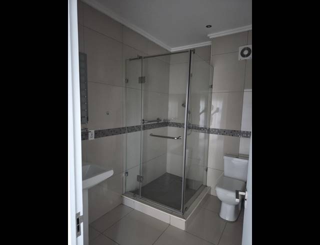 2 BEDROOM APARTMENT FOR SALE IN UMHLANGA RIDGE